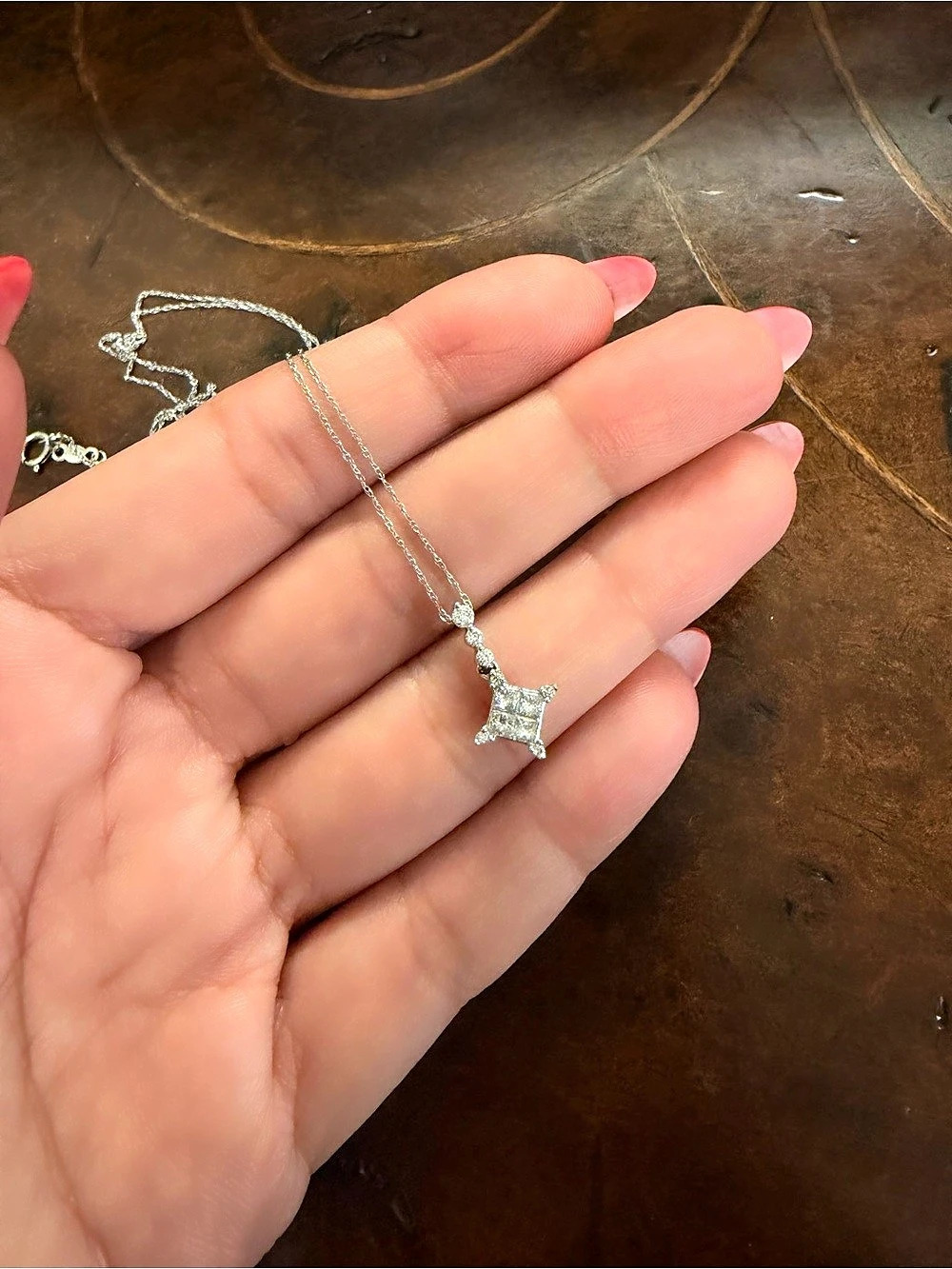 14k white gold and natural diamond necklace